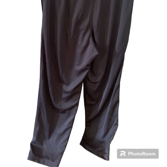 Nike Dri-Fit lightweight workout pants with ZIPPERED POCKETS! - Picture 2 of 6